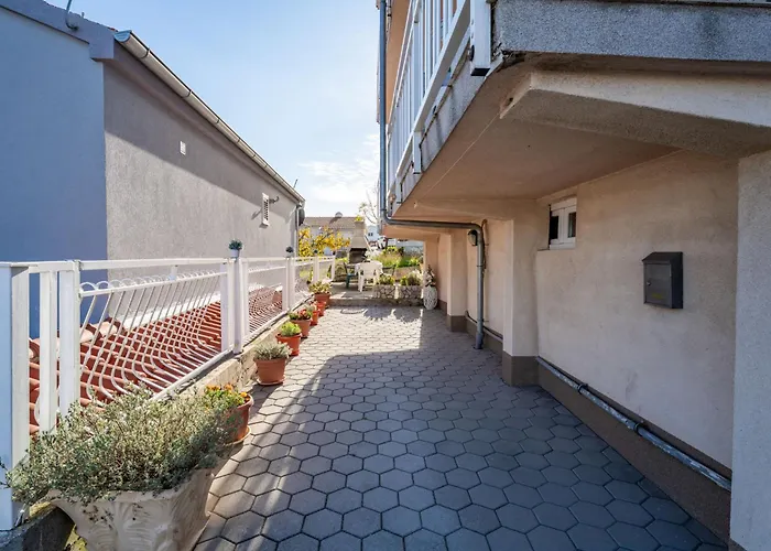 S&g Leko-2 By Interhome *